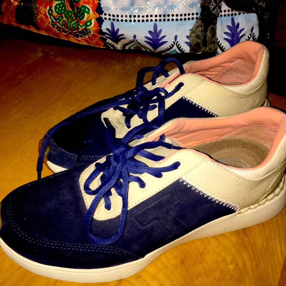 Toms Arroyo size 9